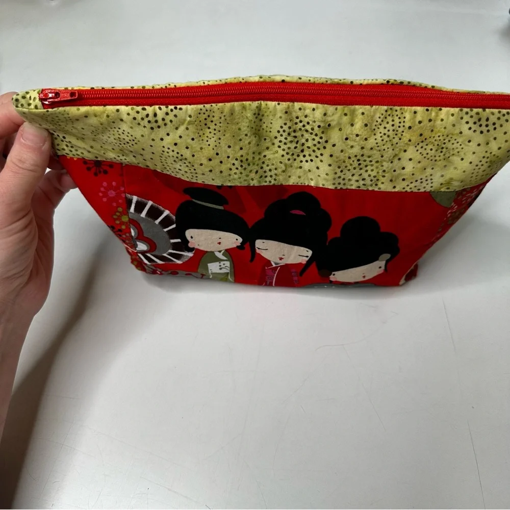 New! Kaori Kokeshi cosmetic bag - Picture 3 of 5